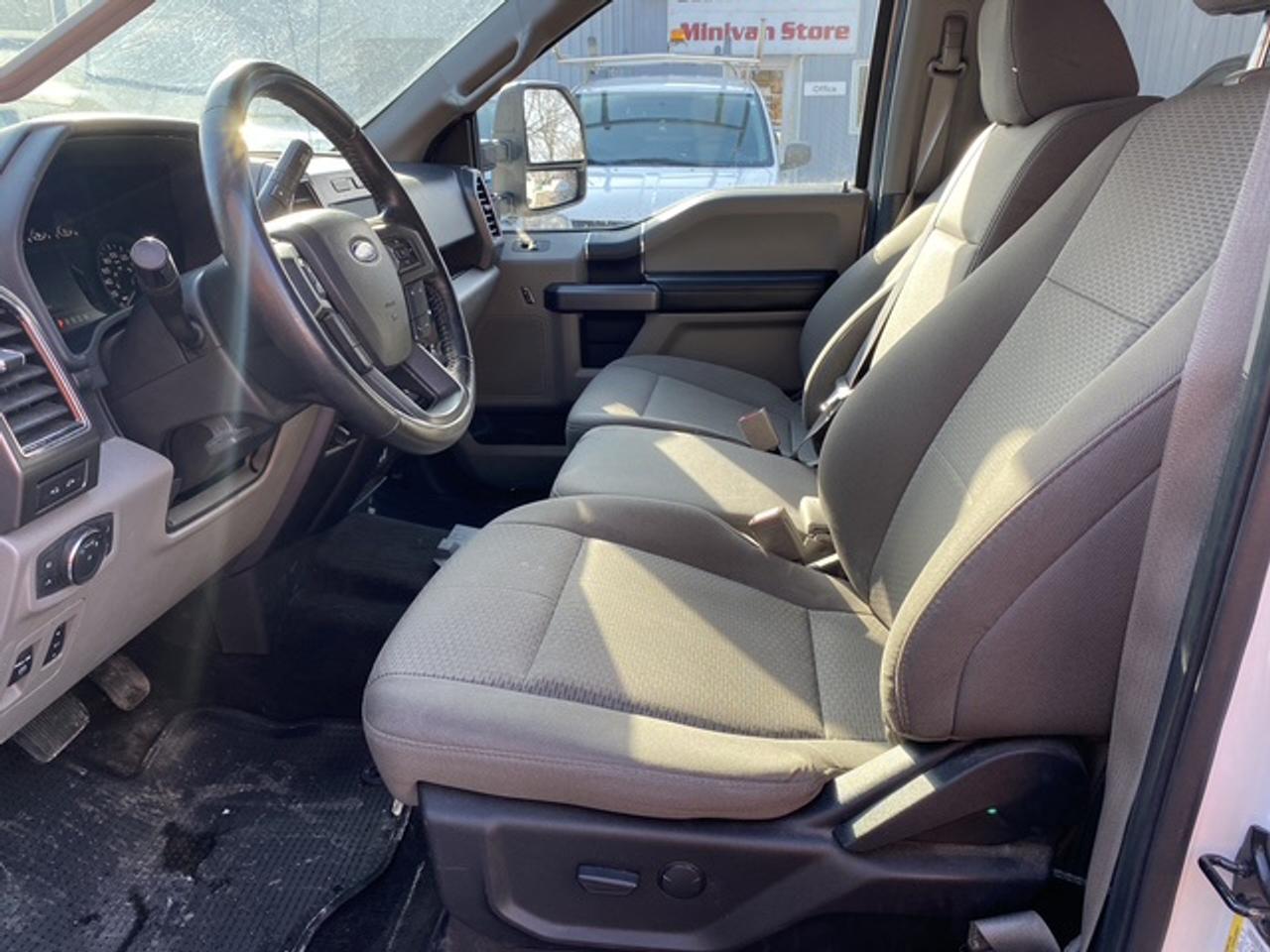 2019 Ford F-150 XLT CREW CAB STD BED 4WD SUPERCREW Photo