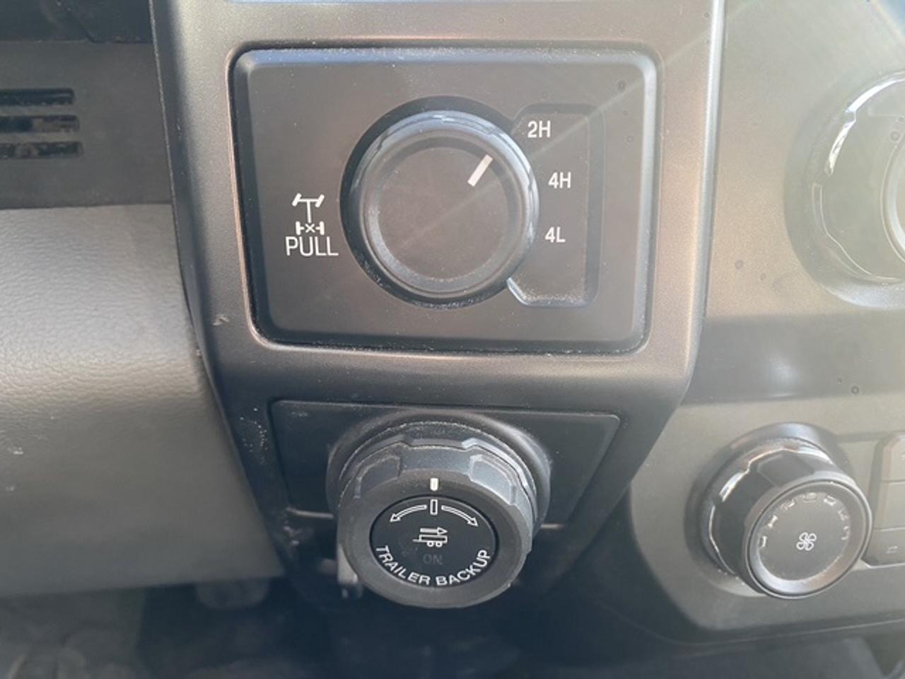 2019 Ford F-150 XLT CREW CAB STD BED 4WD SUPERCREW Photo