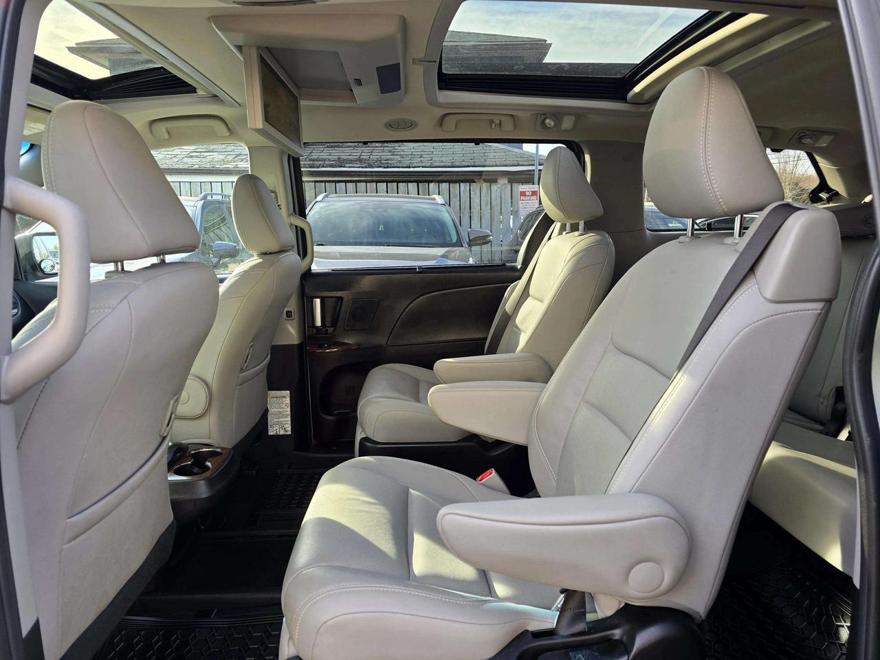 2017 Toyota Sienna Limited | No Accidents! Photo