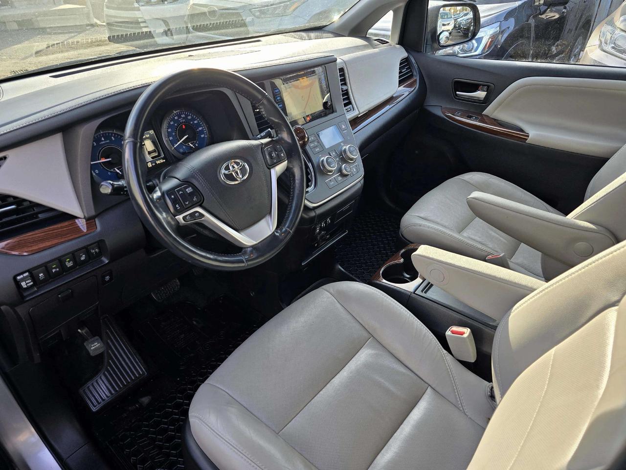 2017 Toyota Sienna Limited | No Accidents! Photo