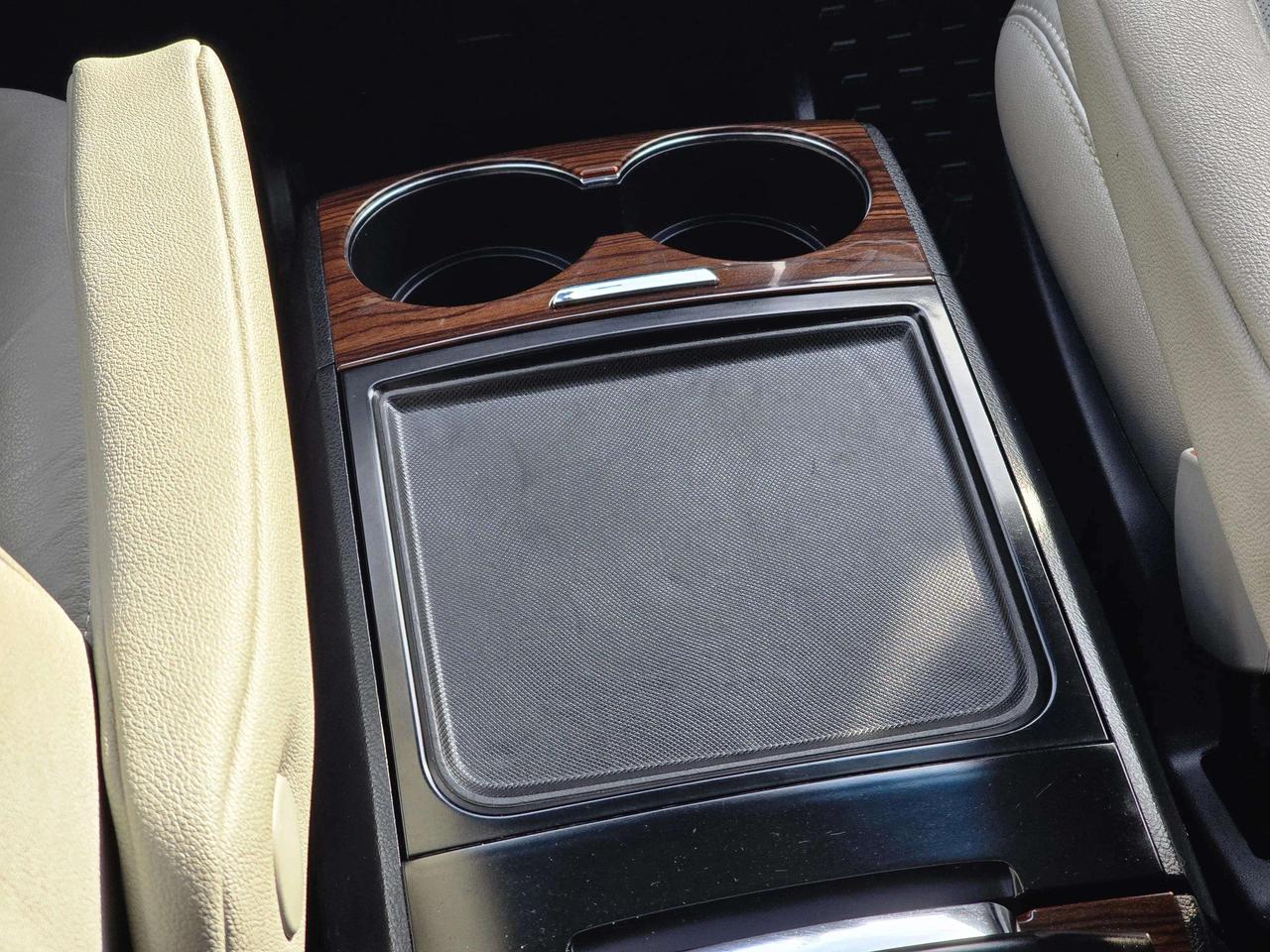 2017 Toyota Sienna Limited | No Accidents! Photo