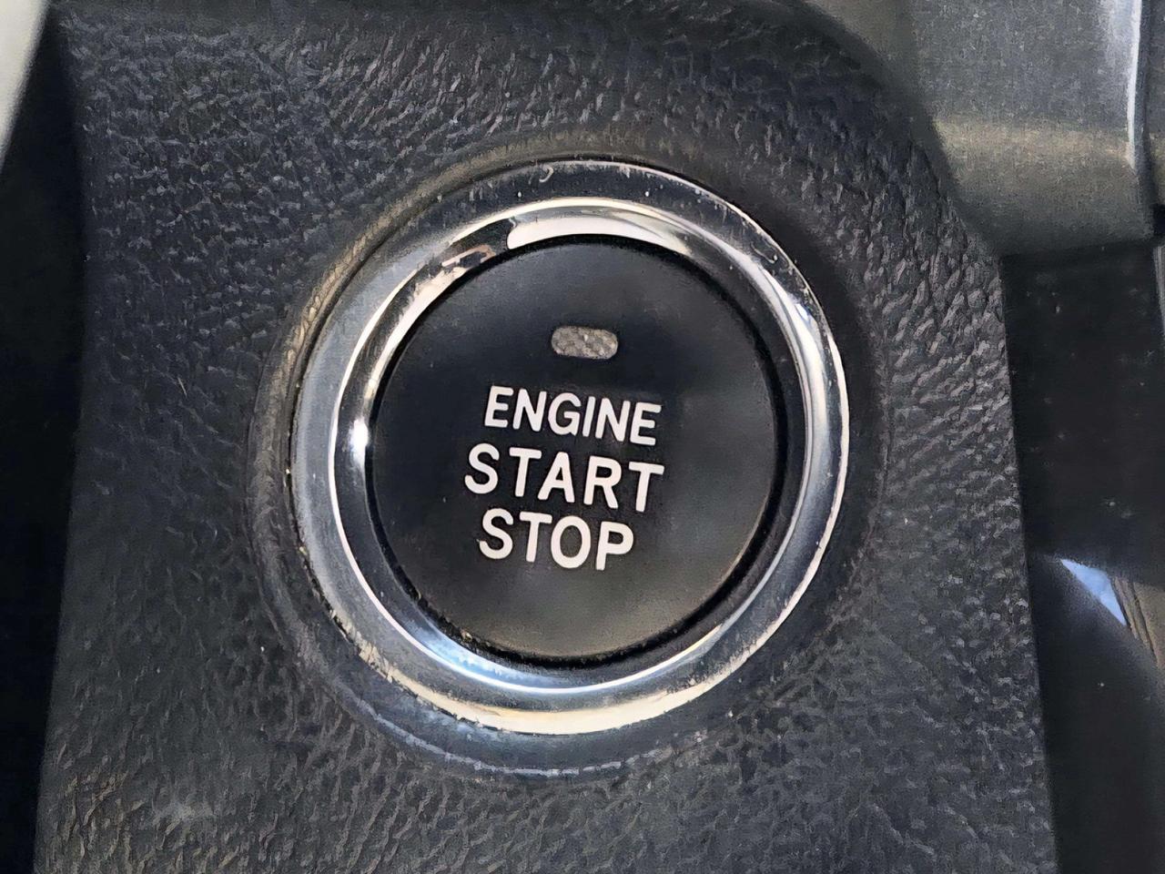 2017 Toyota Sienna Limited | No Accidents! Photo