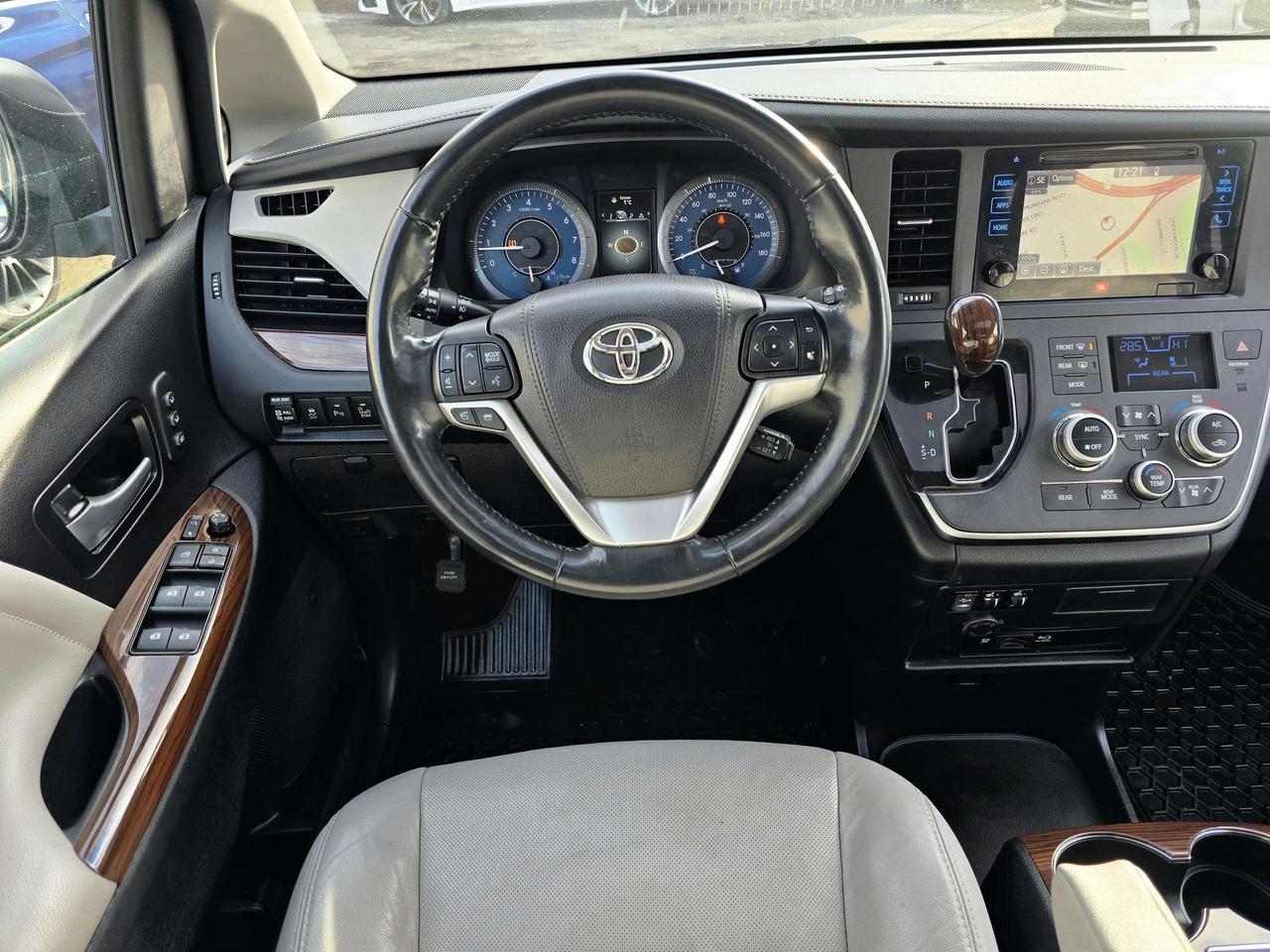 2017 Toyota Sienna Limited | No Accidents! Photo