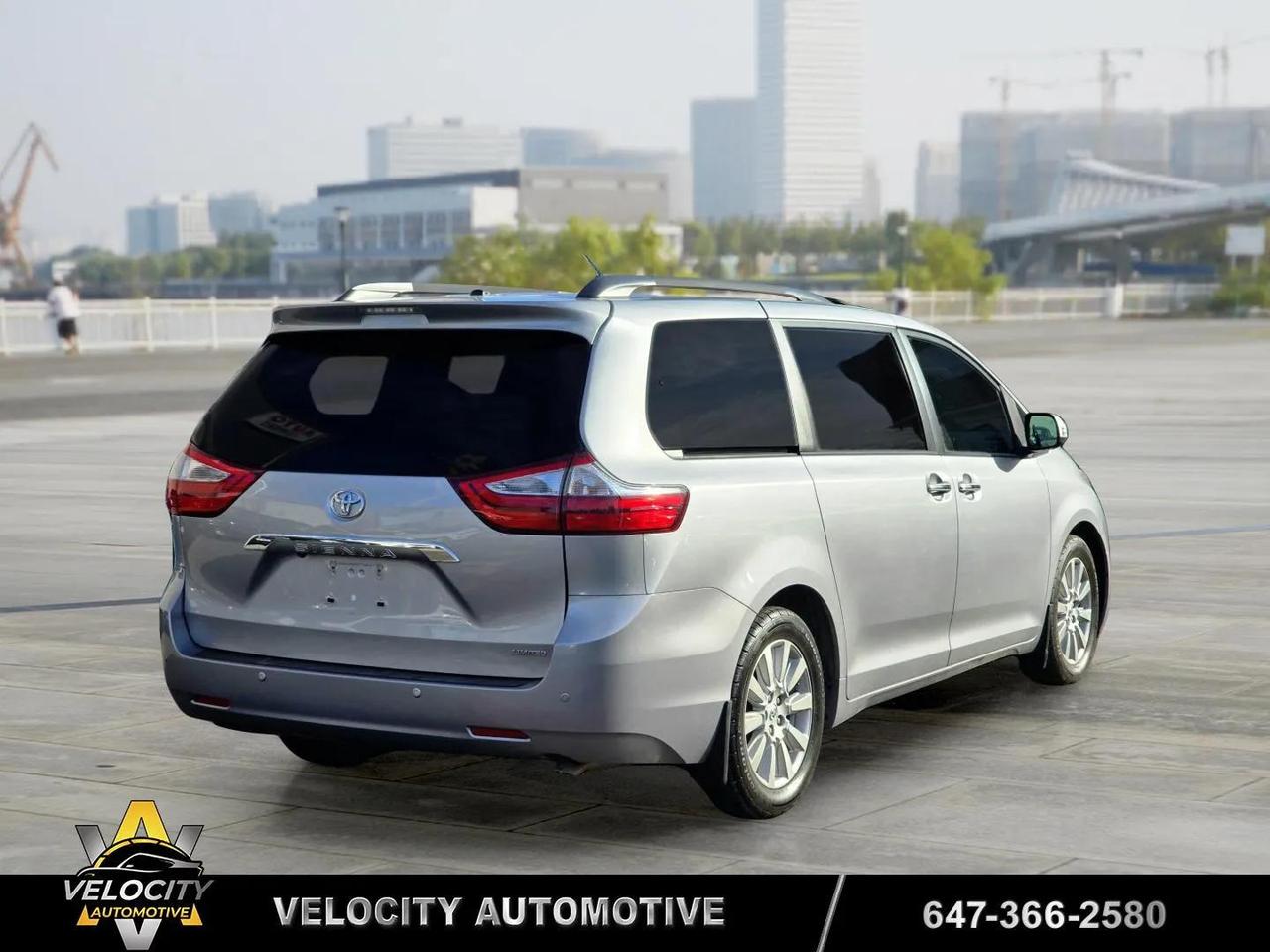 2017 Toyota Sienna Limited | No Accidents! Photo