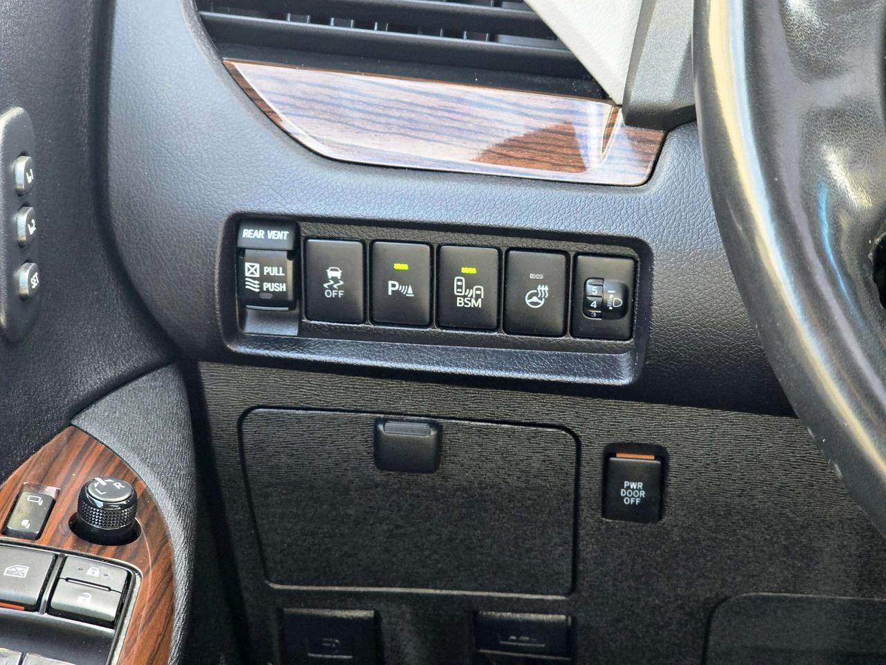 2017 Toyota Sienna Limited | No Accidents! Photo