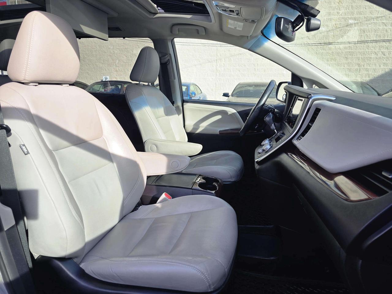 2017 Toyota Sienna Limited | No Accidents! Photo