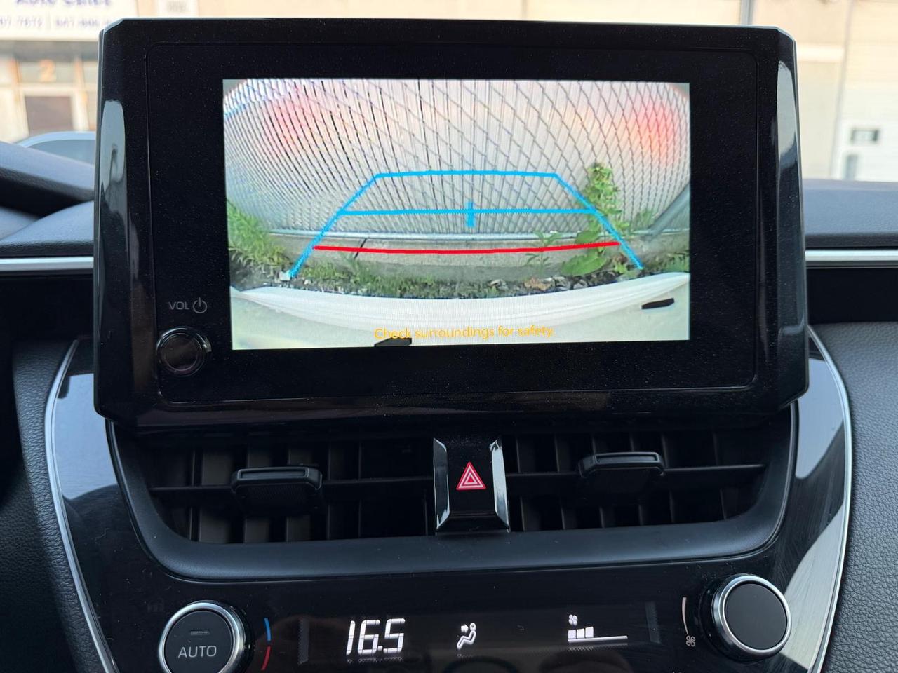 2025 Toyota Corolla LE Photo