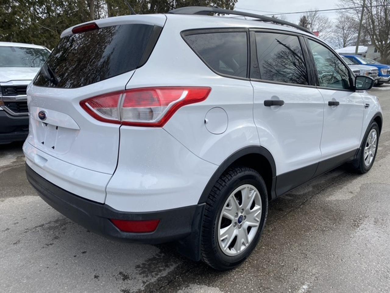 2015 Ford Escape S FWD 4dr Photo4