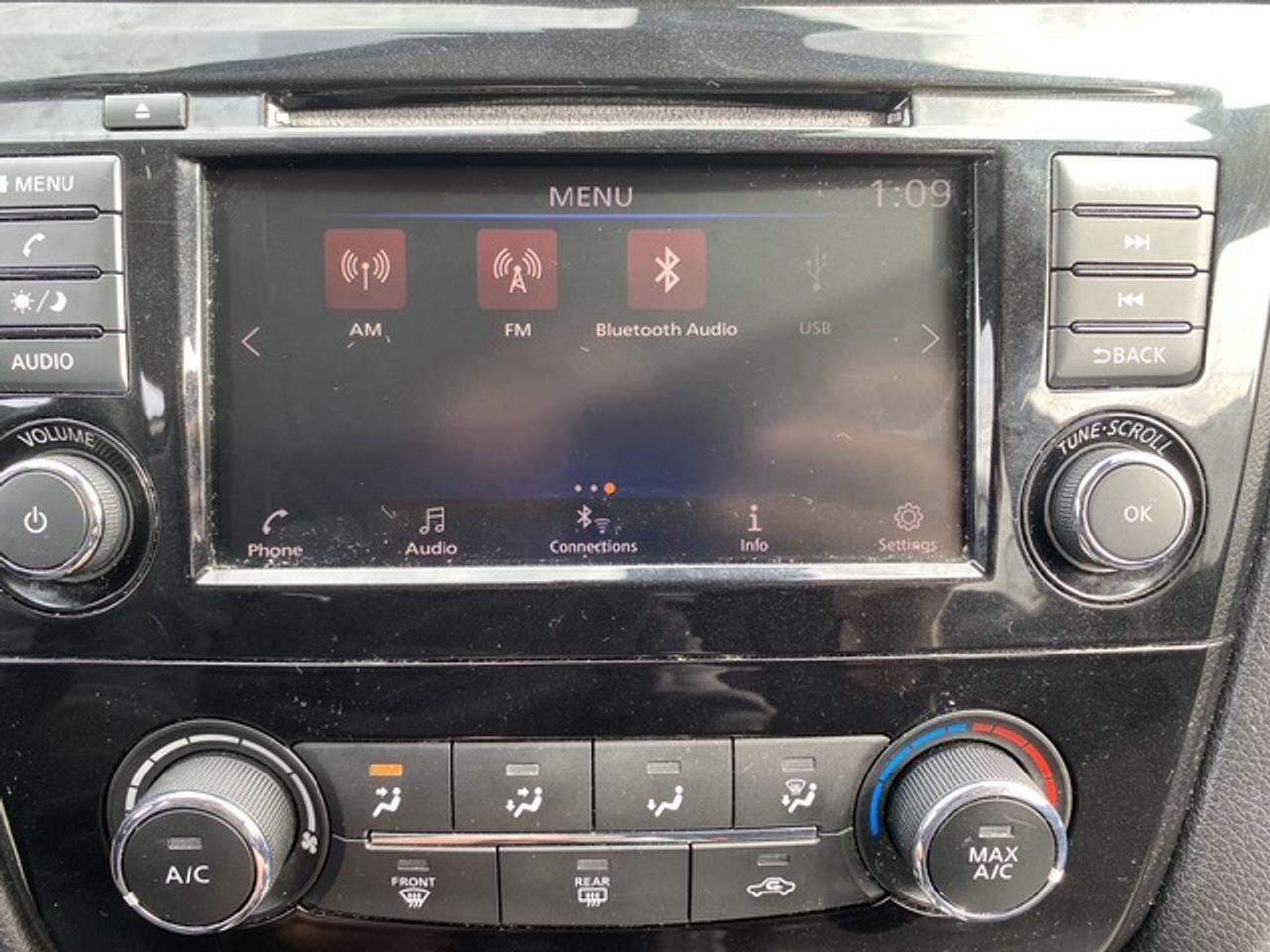 2020 Nissan Qashqai S FWD CVT Photo