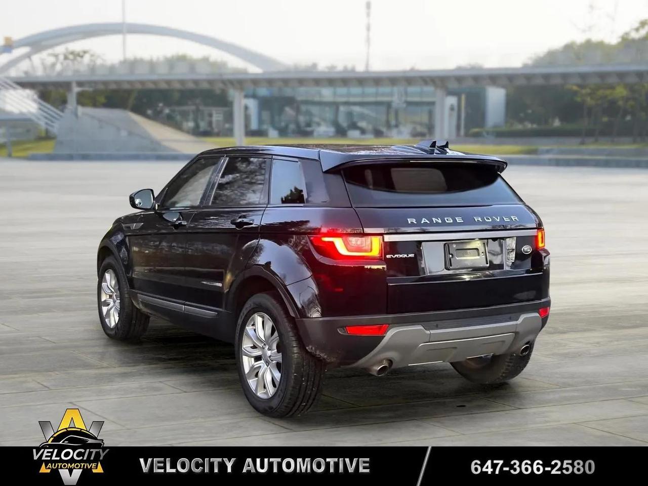 2019 Land Rover Range Rover Evoque SE Photo