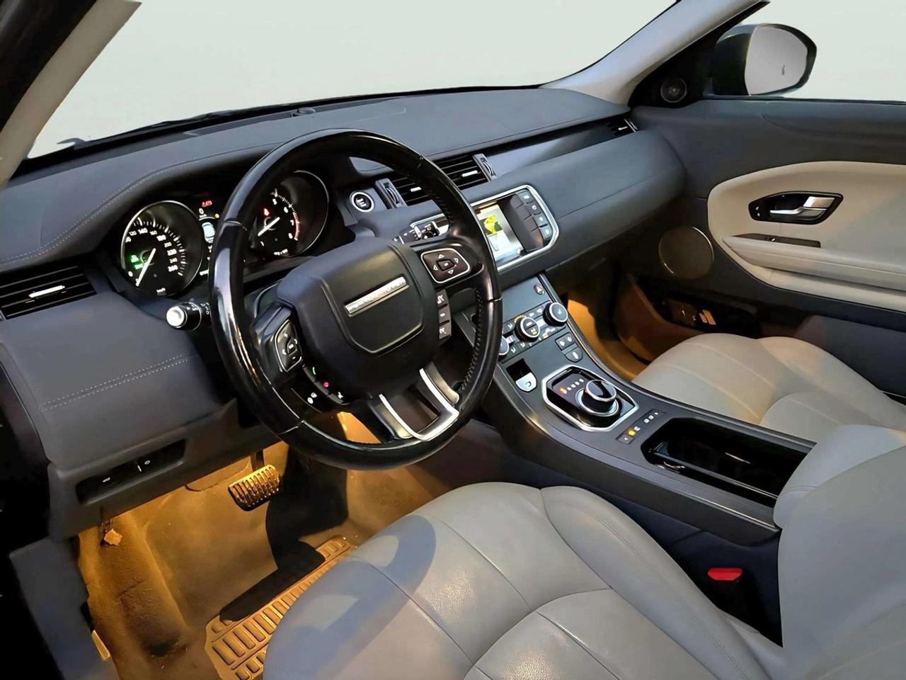 2019 Land Rover Range Rover Evoque SE Photo