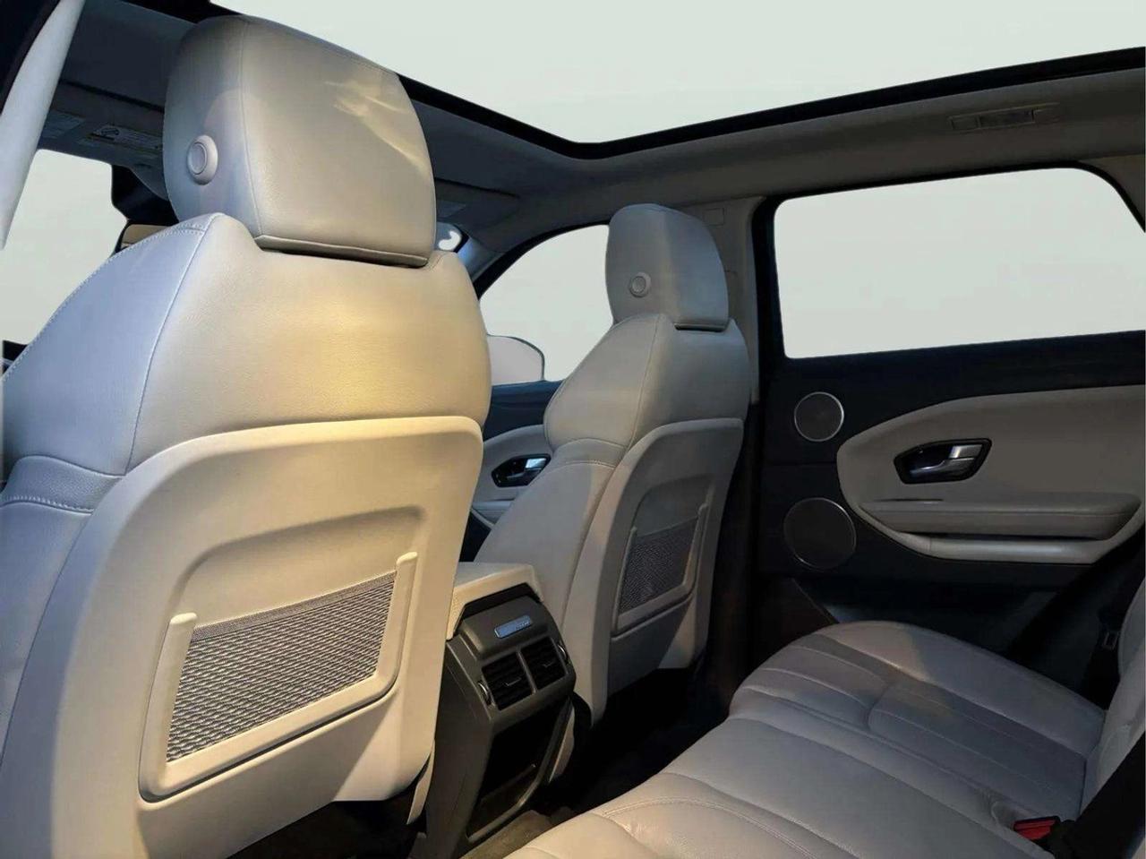 2019 Land Rover Range Rover Evoque SE Photo