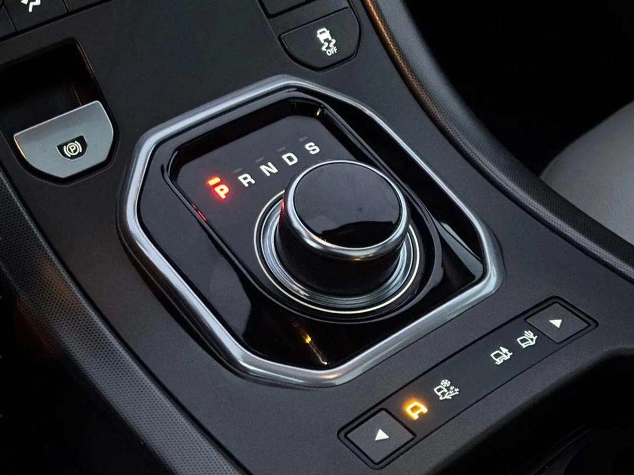 2019 Land Rover Range Rover Evoque SE Photo