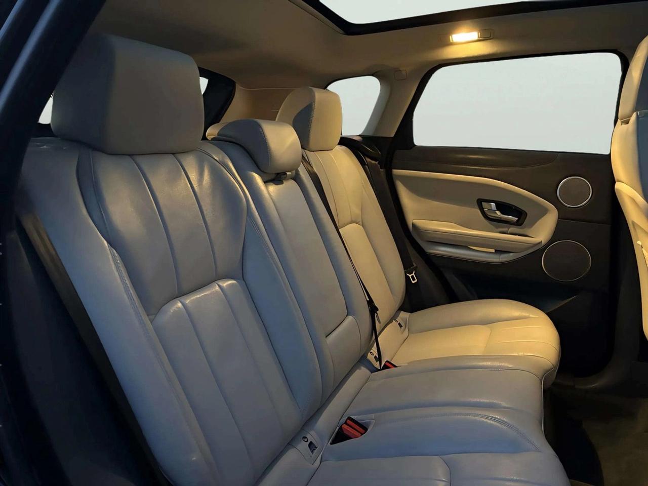 2019 Land Rover Range Rover Evoque SE Photo