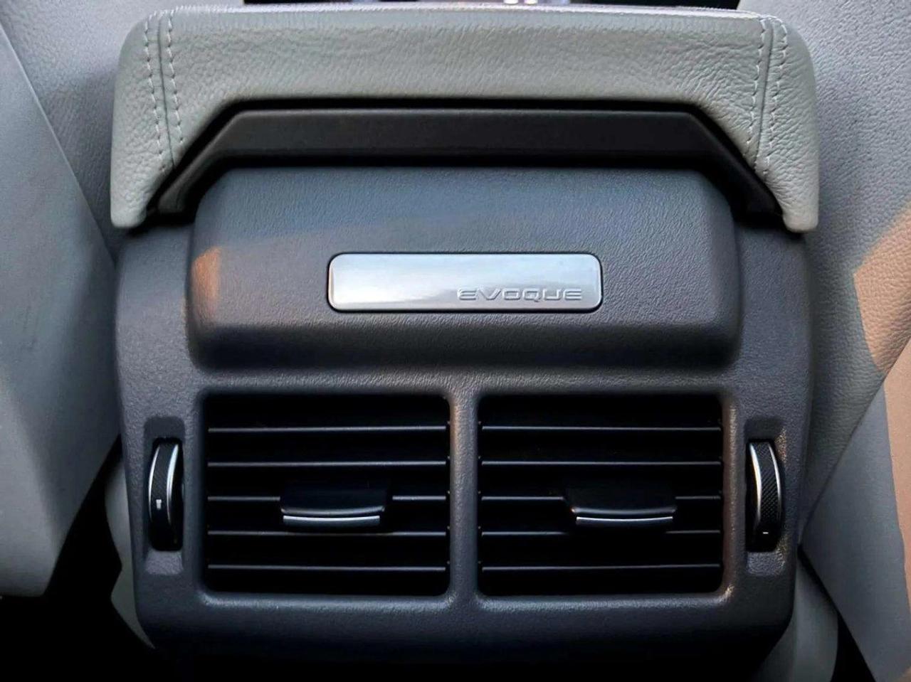 2019 Land Rover Range Rover Evoque SE Photo