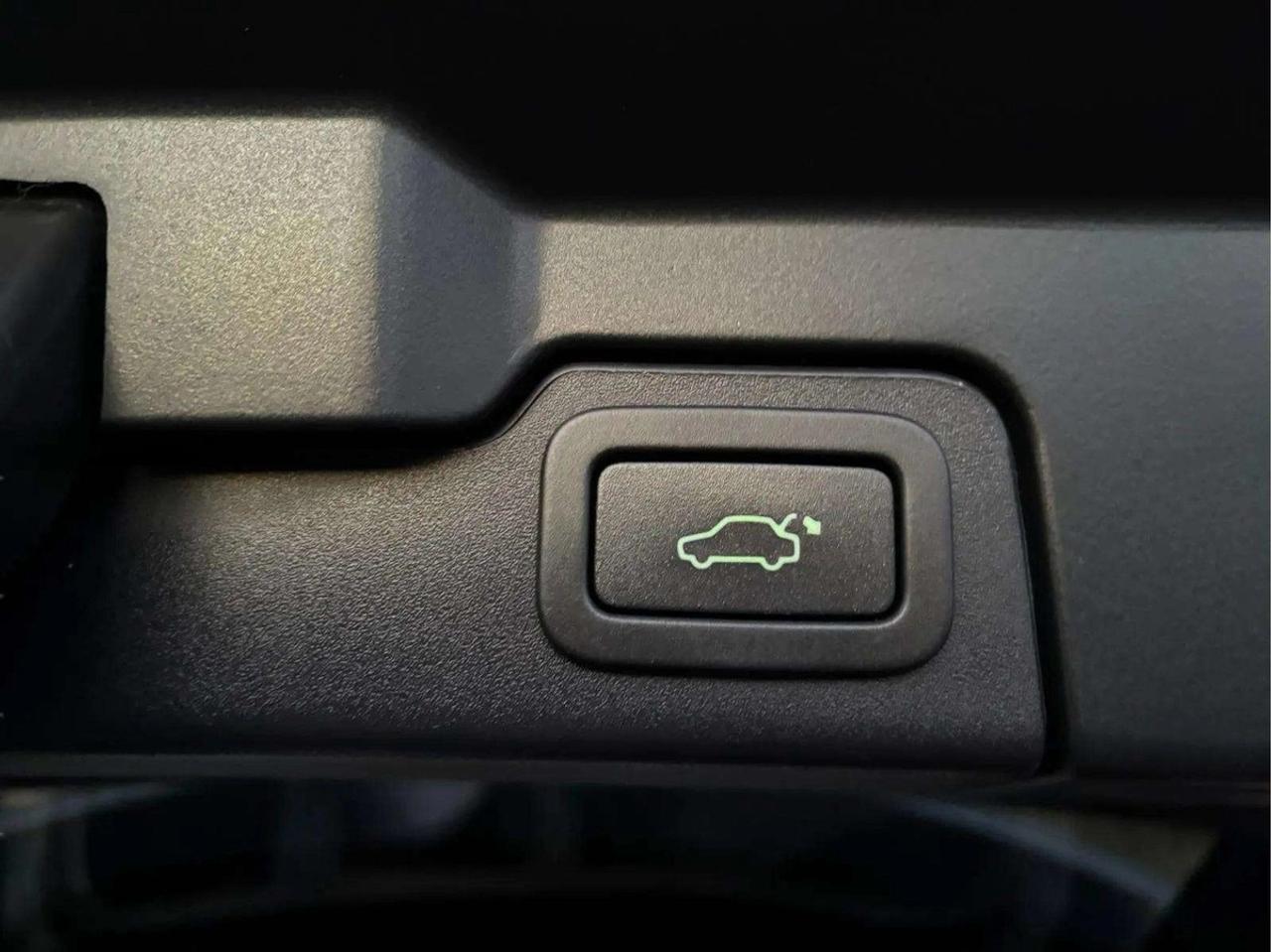 2019 Land Rover Range Rover Evoque SE Photo