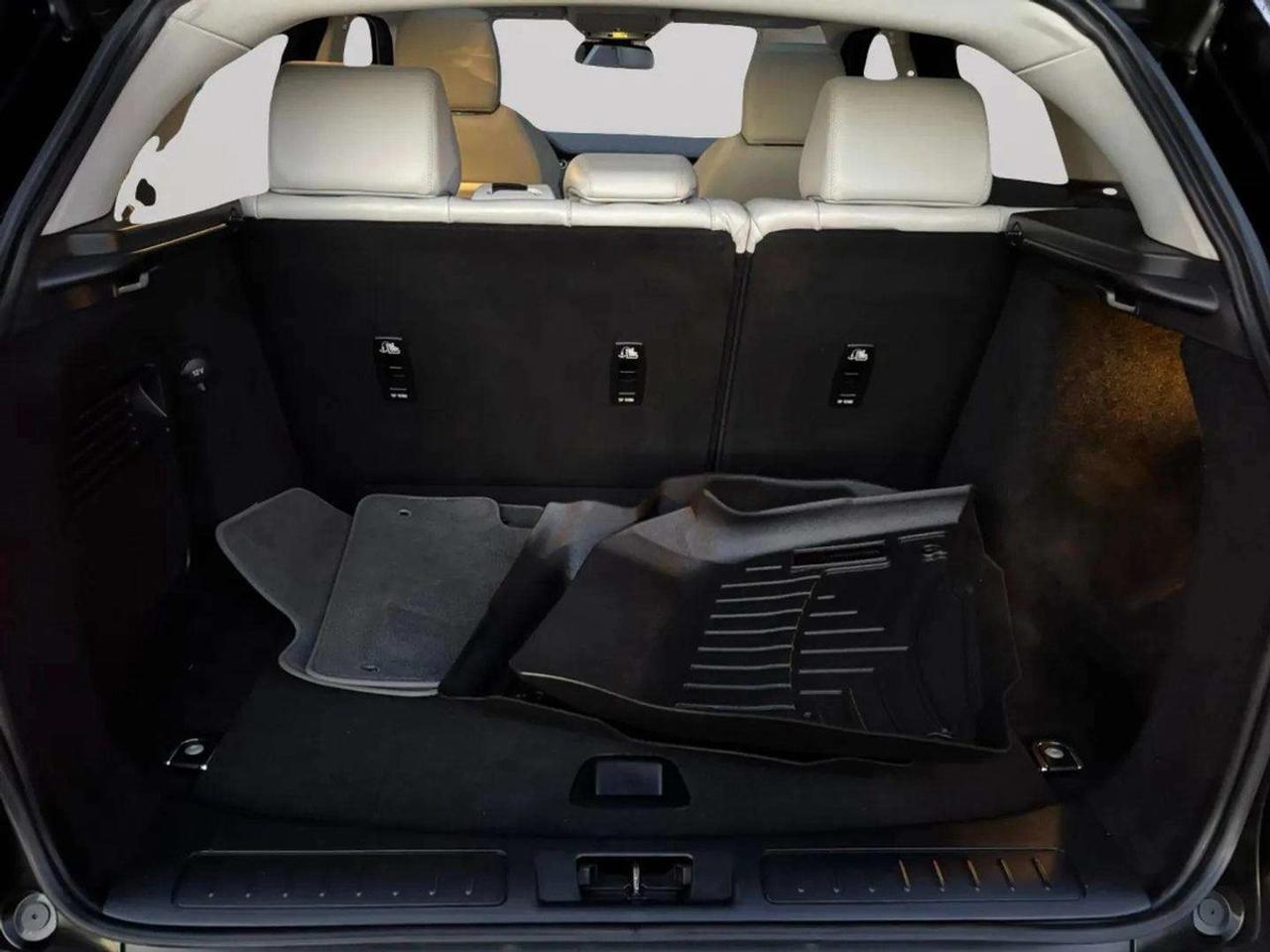 2019 Land Rover Range Rover Evoque SE Photo