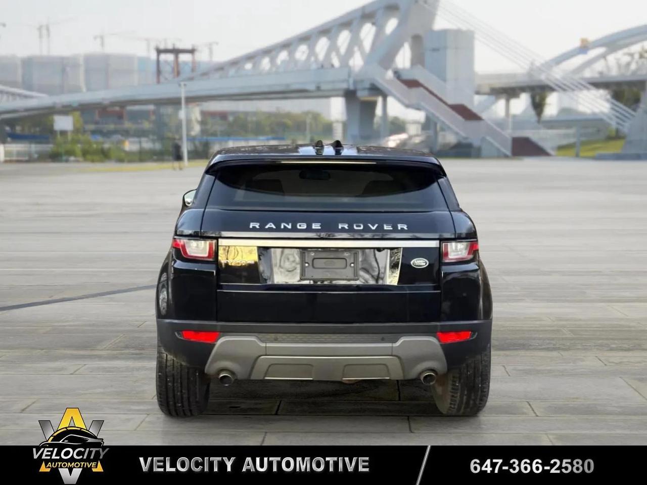 2019 Land Rover Range Rover Evoque SE Photo