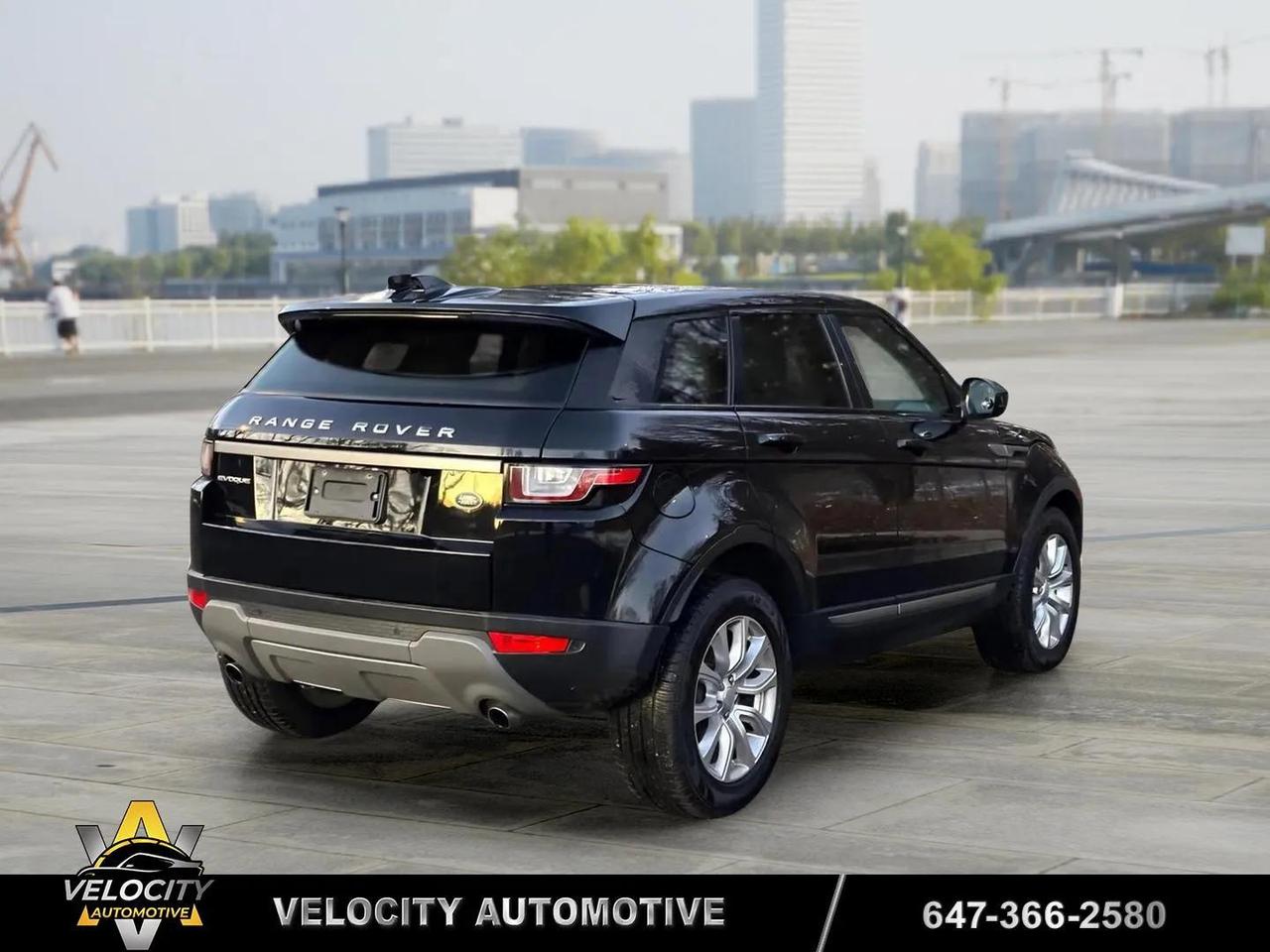 2019 Land Rover Range Rover Evoque SE Photo
