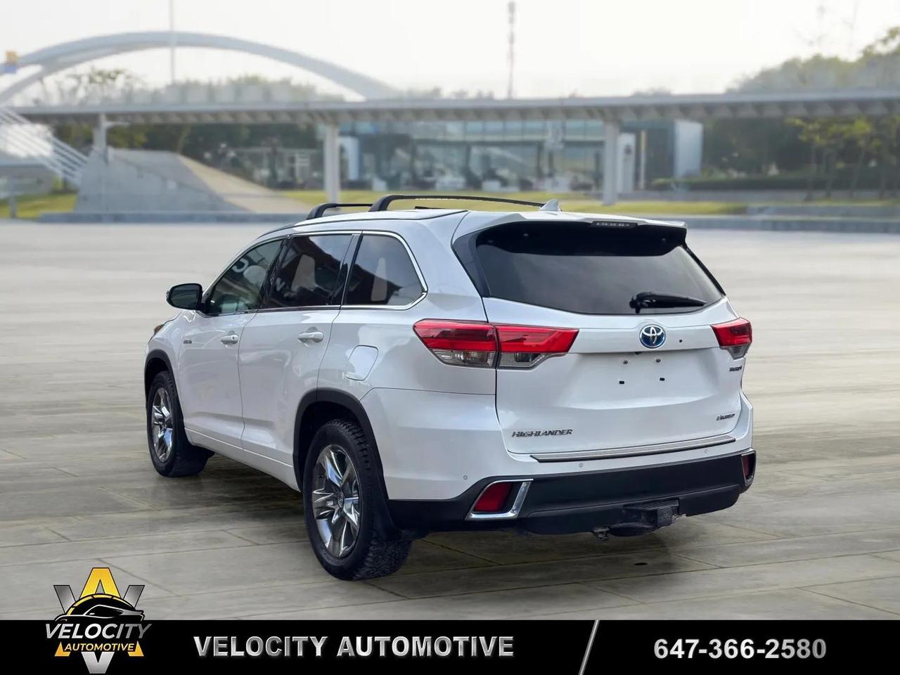 2019 Toyota Highlander Hybrid Limited | No Accidents! Photo3
