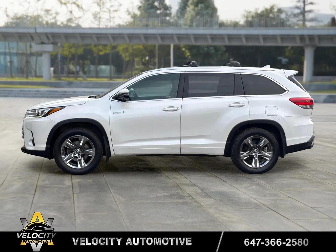 2019 Toyota Highlander Hybrid Limited | No Accidents! Photo
