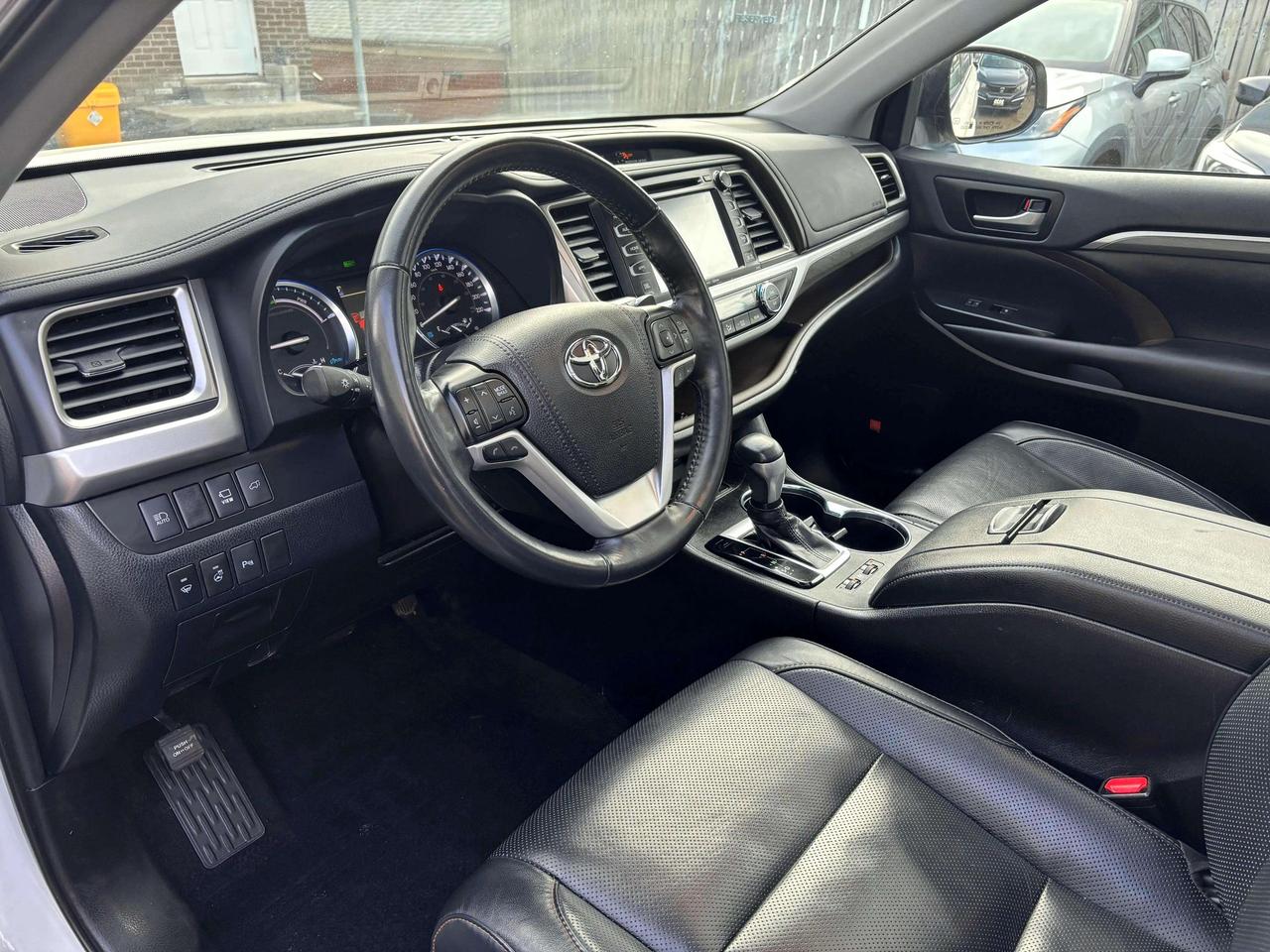 2019 Toyota Highlander Hybrid Limited | No Accidents! Photo