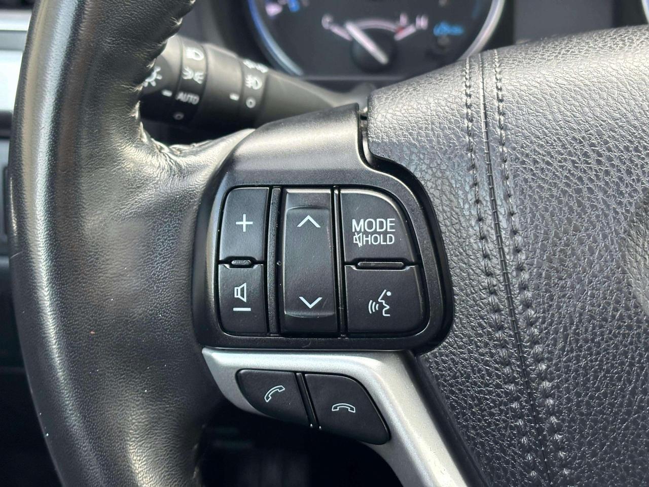 2019 Toyota Highlander Hybrid Limited | No Accidents! Photo