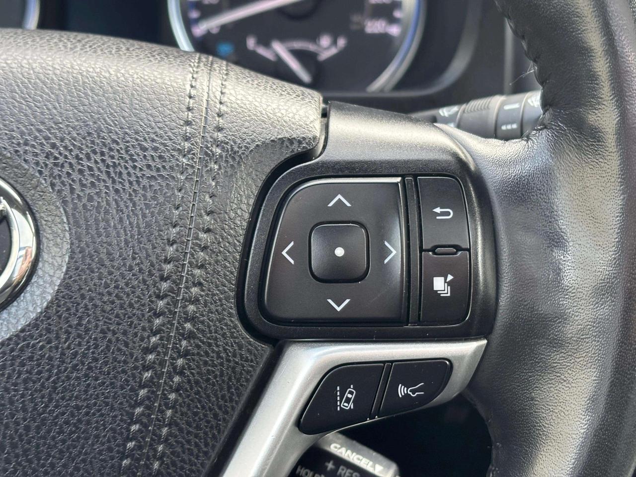 2019 Toyota Highlander Hybrid Limited | No Accidents! Photo