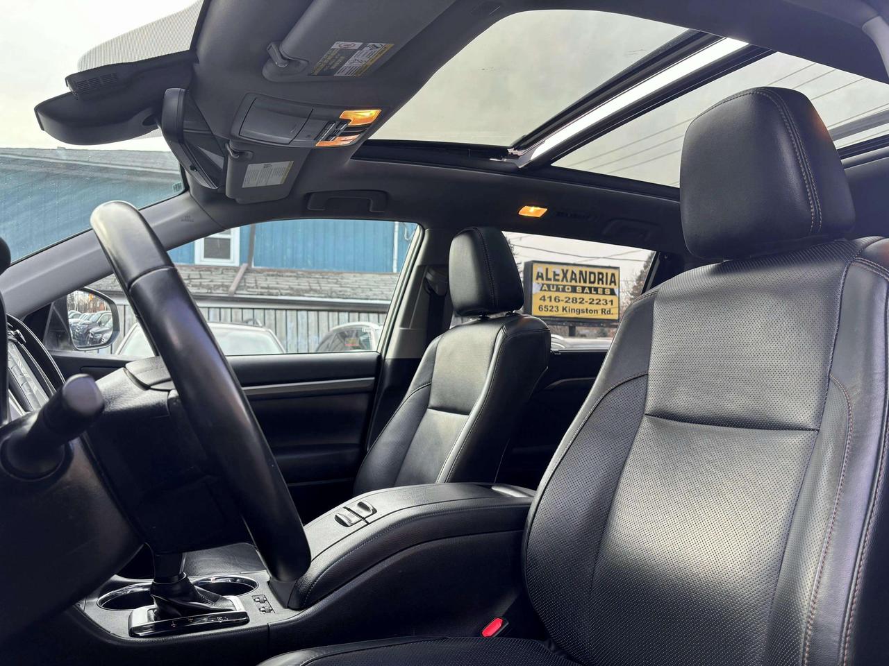 2019 Toyota Highlander Hybrid Limited | No Accidents! Photo