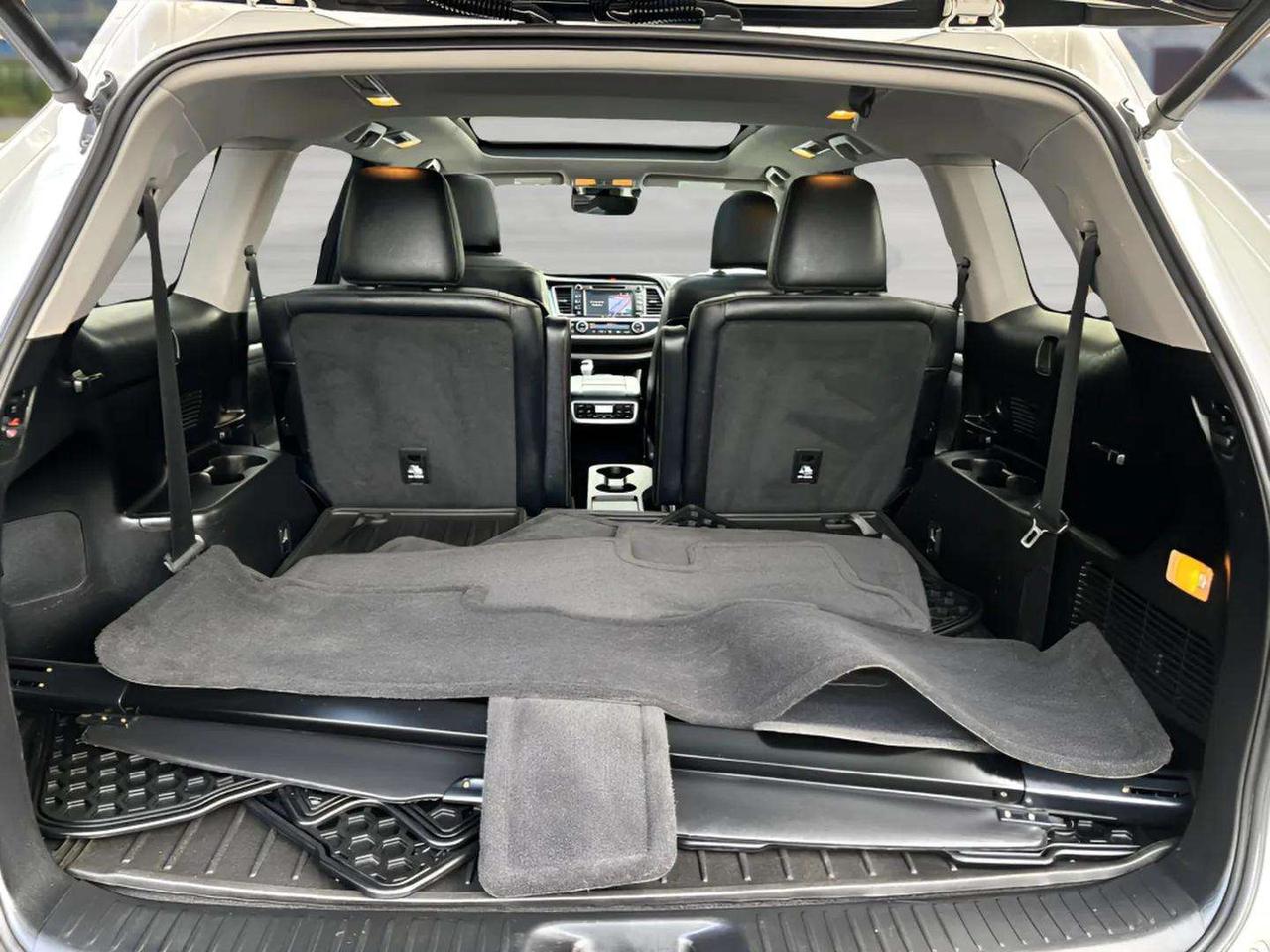 2019 Toyota Highlander Hybrid Limited | No Accidents! Photo