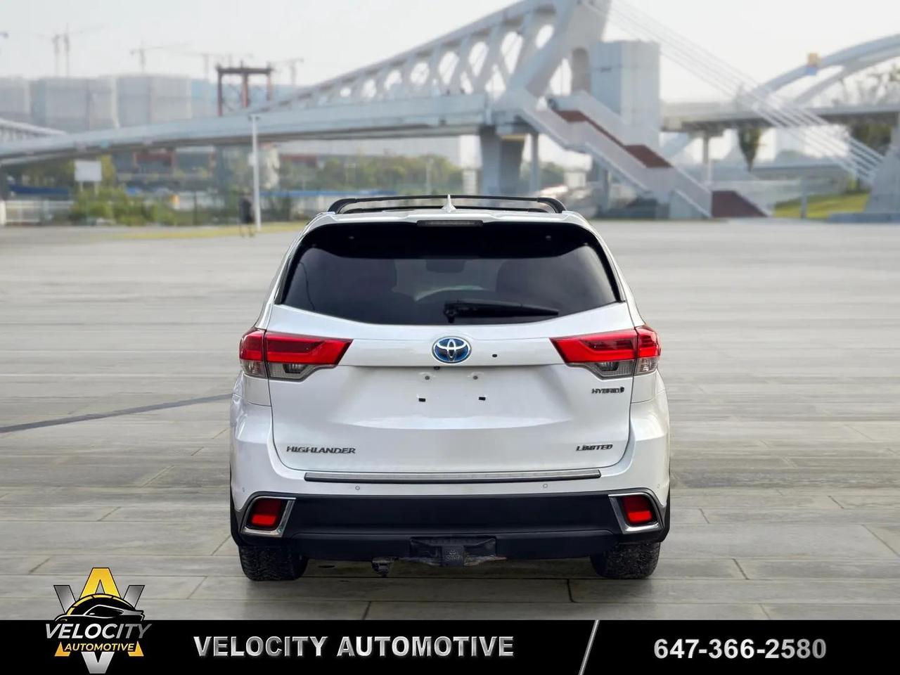 2019 Toyota Highlander Hybrid Limited | No Accidents! Photo