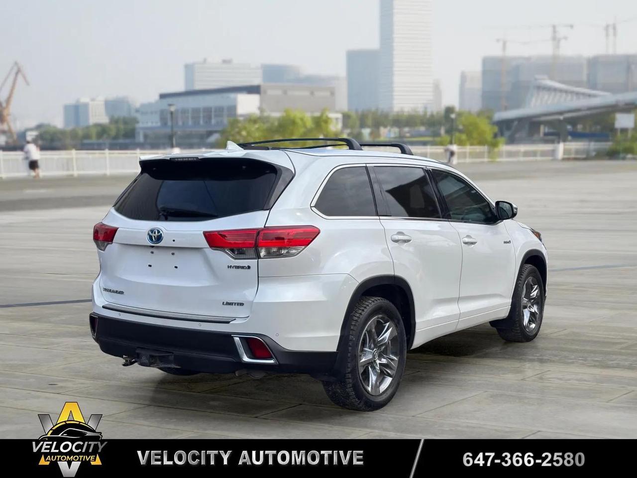 2019 Toyota Highlander Hybrid Limited | No Accidents! Photo