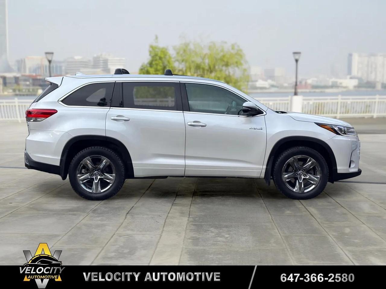 2019 Toyota Highlander Hybrid Limited | No Accidents! Photo