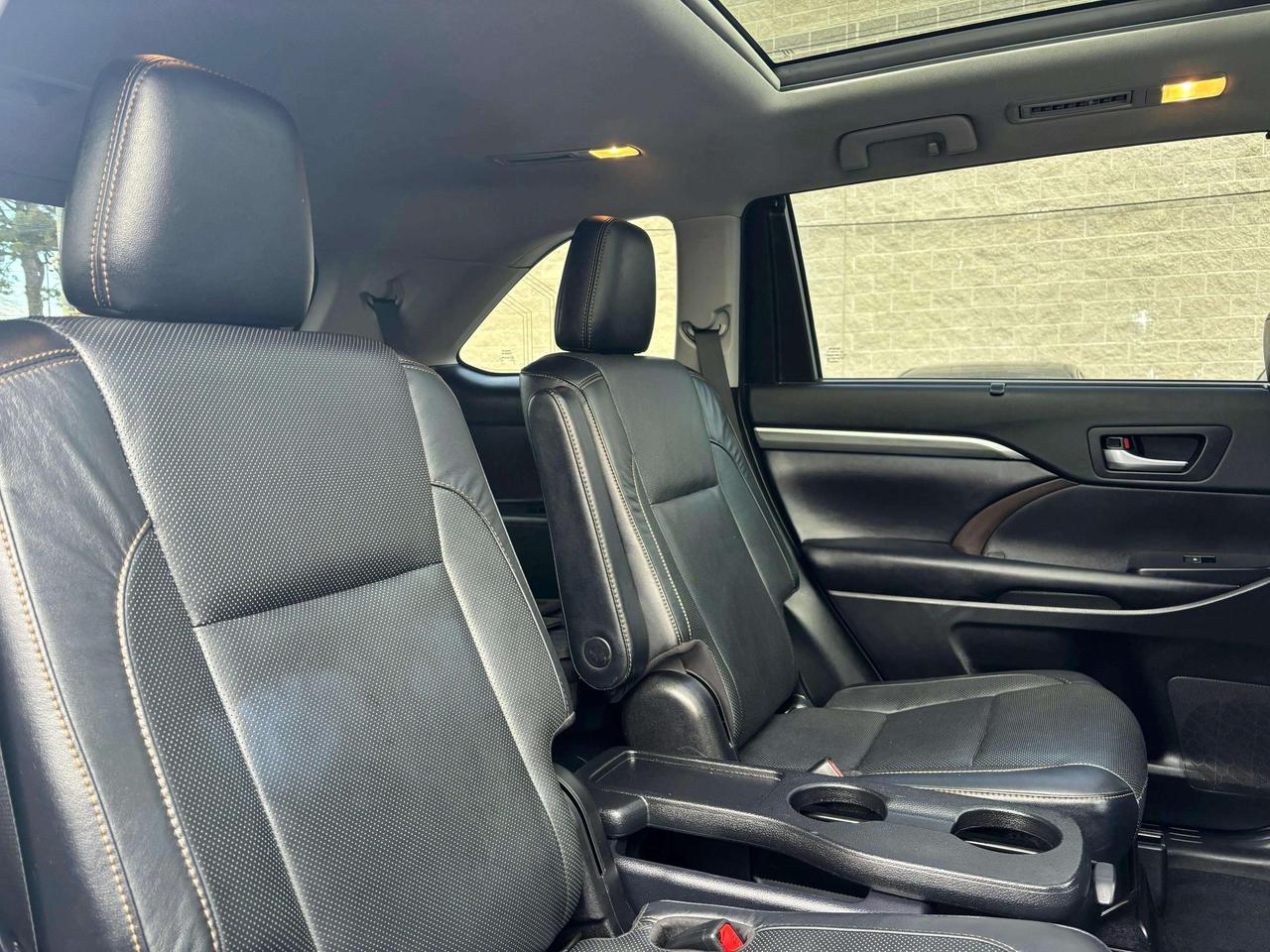 2019 Toyota Highlander Hybrid Limited | No Accidents! Photo