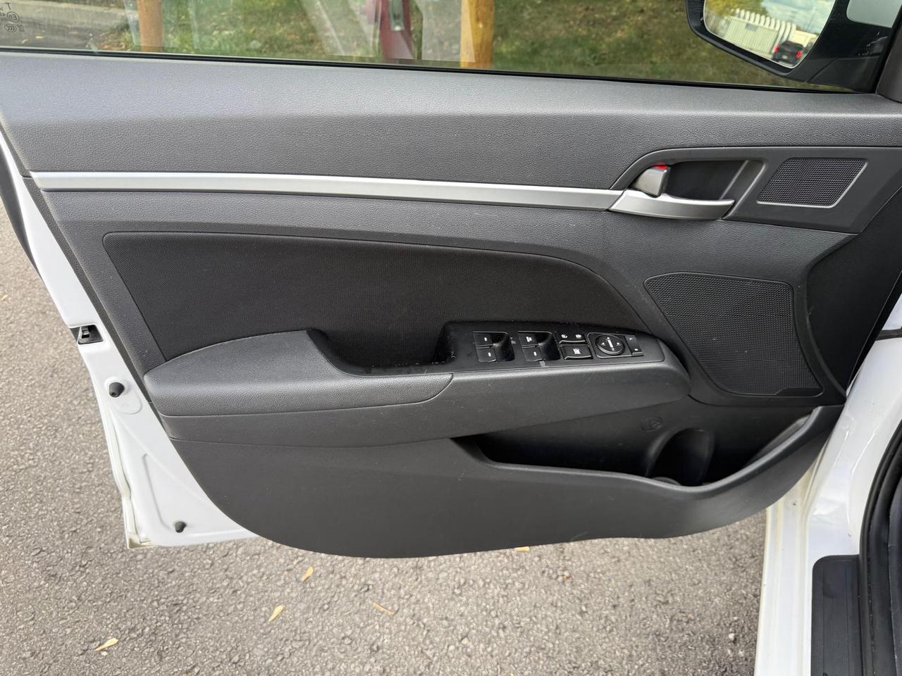 2019 Hyundai Elantra Preferred Sun/Tech Photo