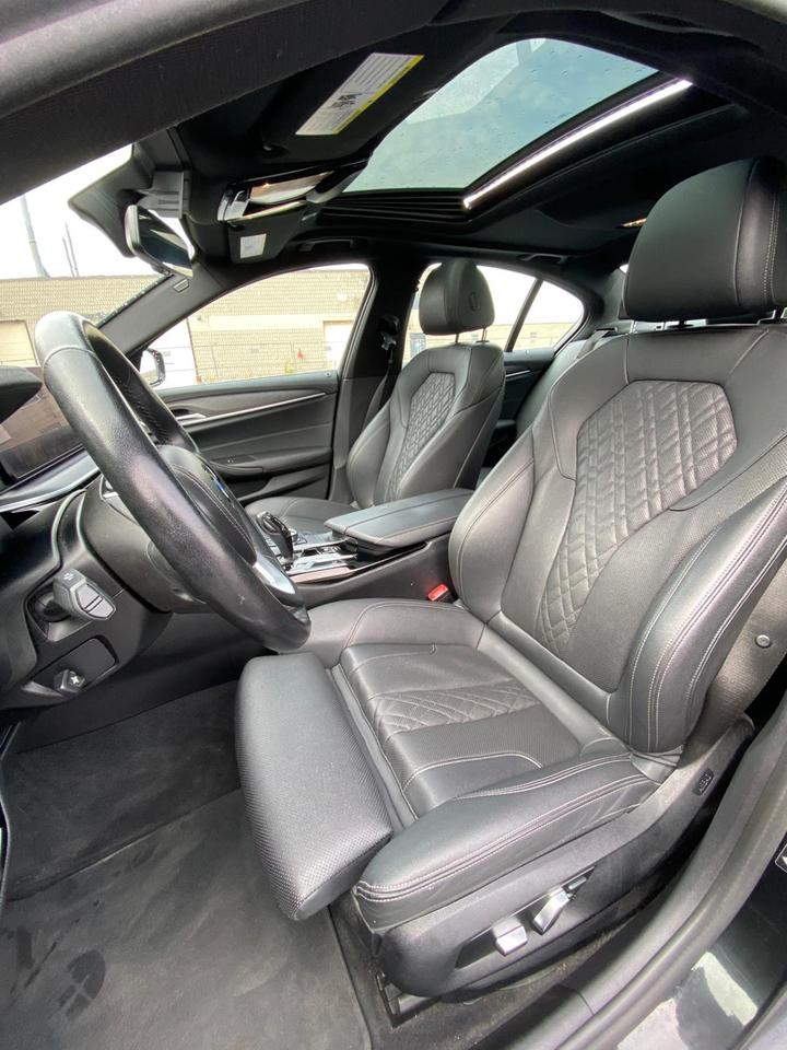 2022 BMW 5-Series 530i xDrive CarPlay Photo