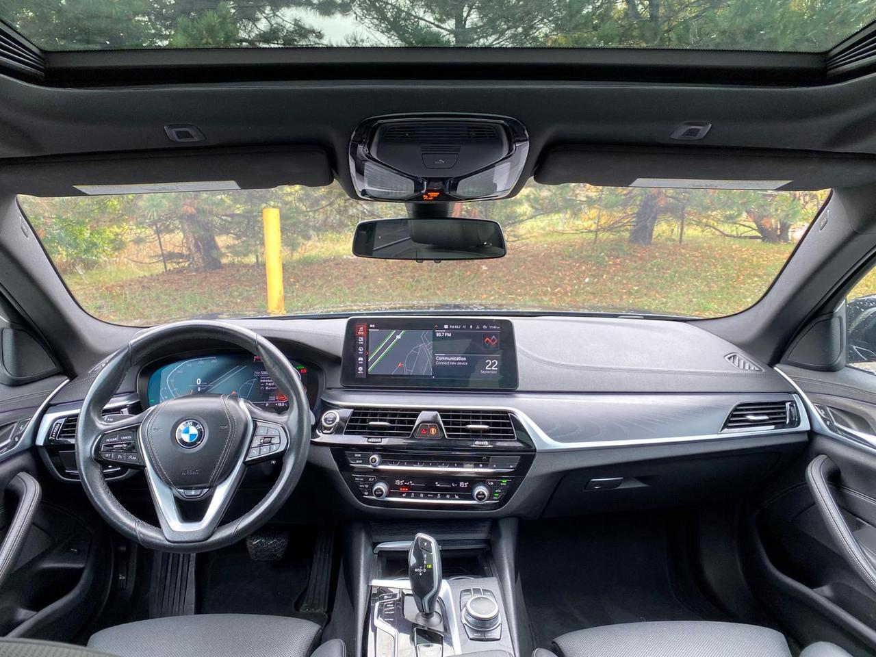 2022 BMW 5-Series 530i xDrive CarPlay Photo