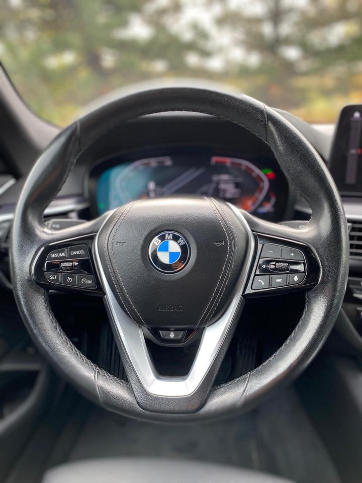 2022 BMW 5-Series 530i xDrive CarPlay Photo