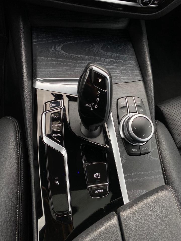 2022 BMW 5-Series 530i xDrive CarPlay Photo