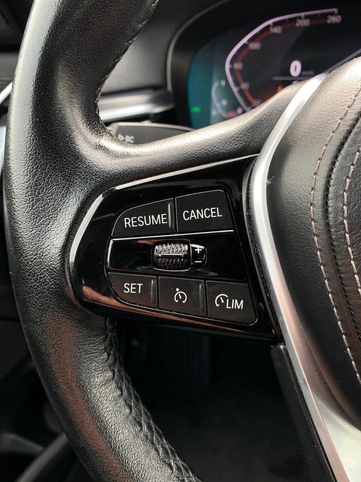 2022 BMW 5-Series 530i xDrive CarPlay Photo