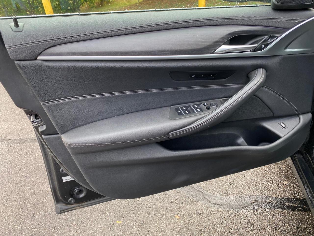 2022 BMW 5-Series 530i xDrive CarPlay Photo