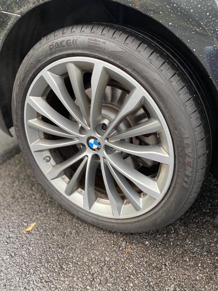 2022 BMW 5-Series 530i xDrive CarPlay Photo