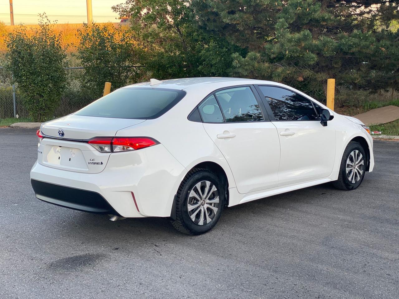 2023 Toyota Corolla LE Hybrid Photo4