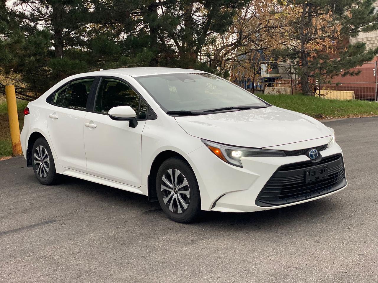 2023 Toyota Corolla LE Hybrid Photo2