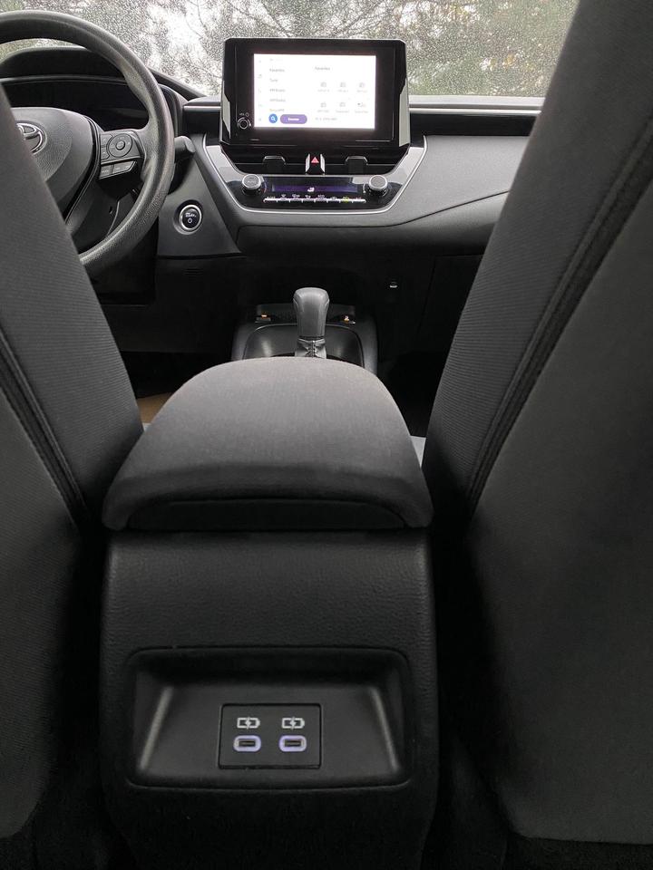 2023 Toyota Corolla LE Hybrid Photo