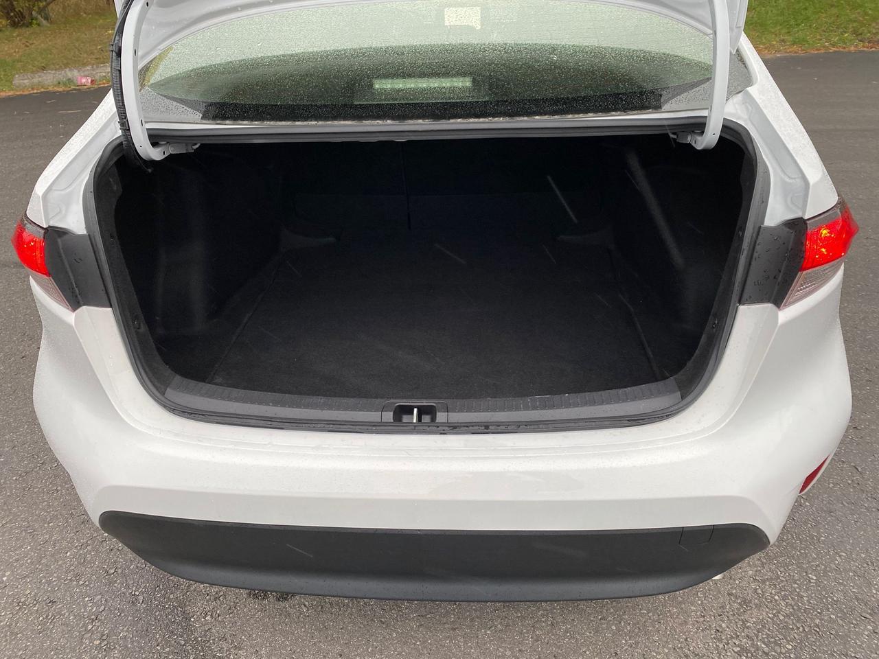 2023 Toyota Corolla LE Hybrid Photo