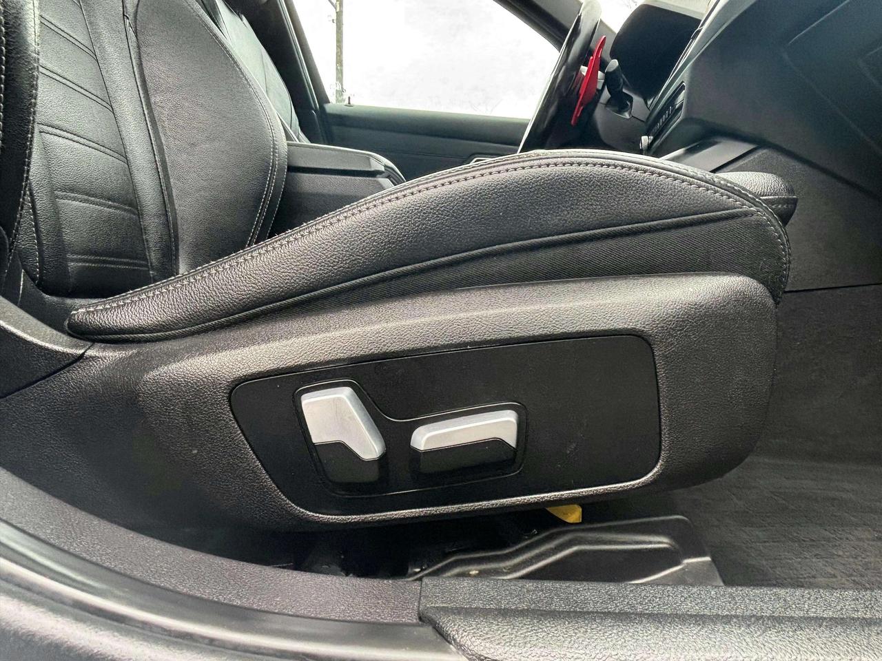 2021 BMW 3-Series 330i xDrive w/M-Sport Pkg | No Accidents! Photo