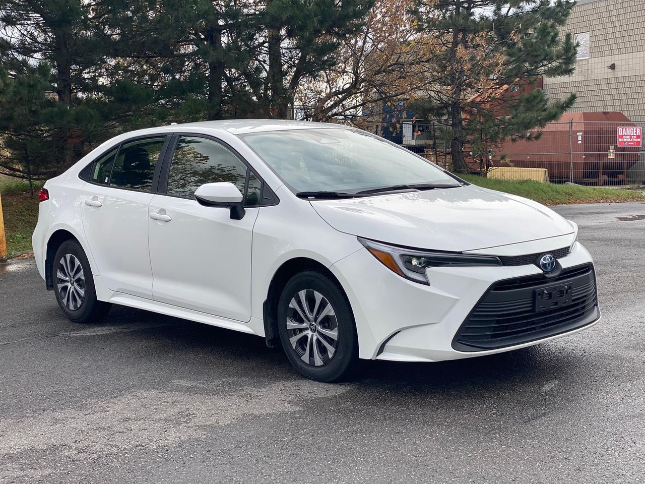 2024 Toyota Corolla Hybrid LE HYBRID Photo2