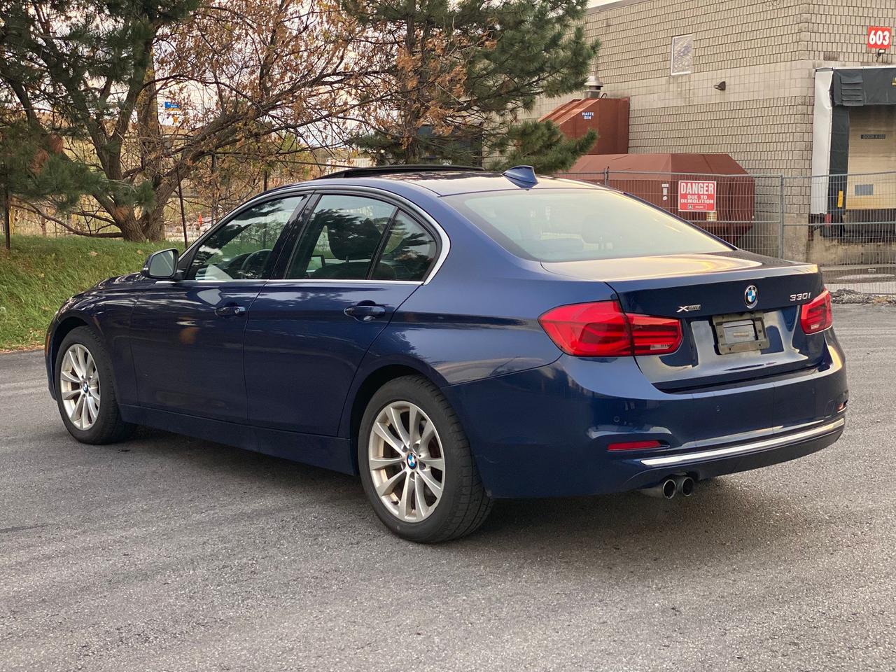 2017 BMW 3-Series 330i xDrive | LEATHER | SUNROOF Photo