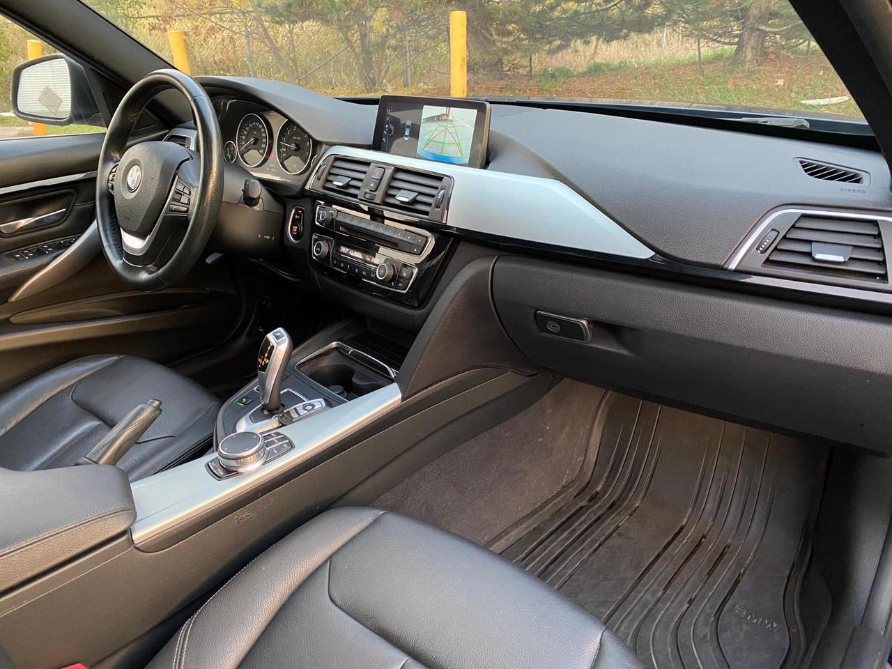 2017 BMW 3-Series 330i xDrive | LEATHER | SUNROOF Photo